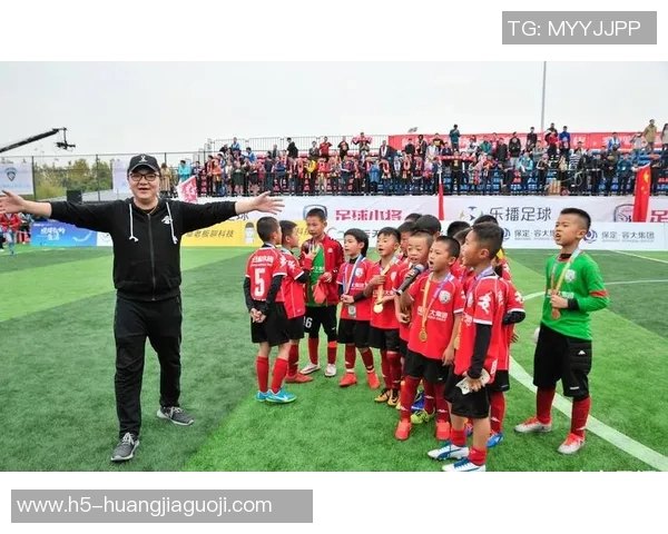 深圳足球赛激情四溢球迷齐聚见证精彩对决与青春梦想 深圳足球赛激情四溢球迷齐聚见证精彩对决与青春梦想